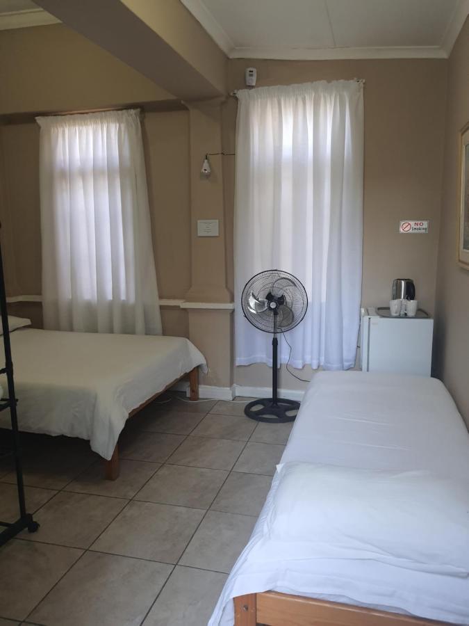Oasis Shanti Backpackers Oudtshoorn Εξωτερικό φωτογραφία