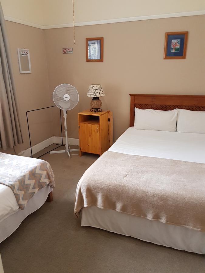 Oasis Shanti Backpackers Oudtshoorn Εξωτερικό φωτογραφία