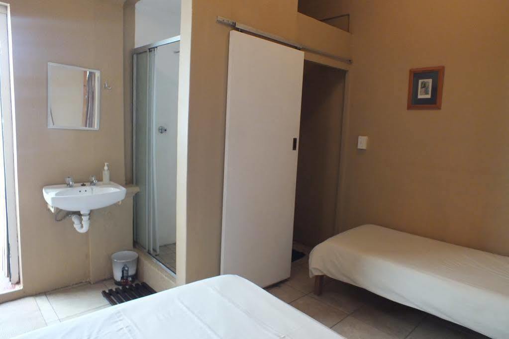Oasis Shanti Backpackers Oudtshoorn Εξωτερικό φωτογραφία
