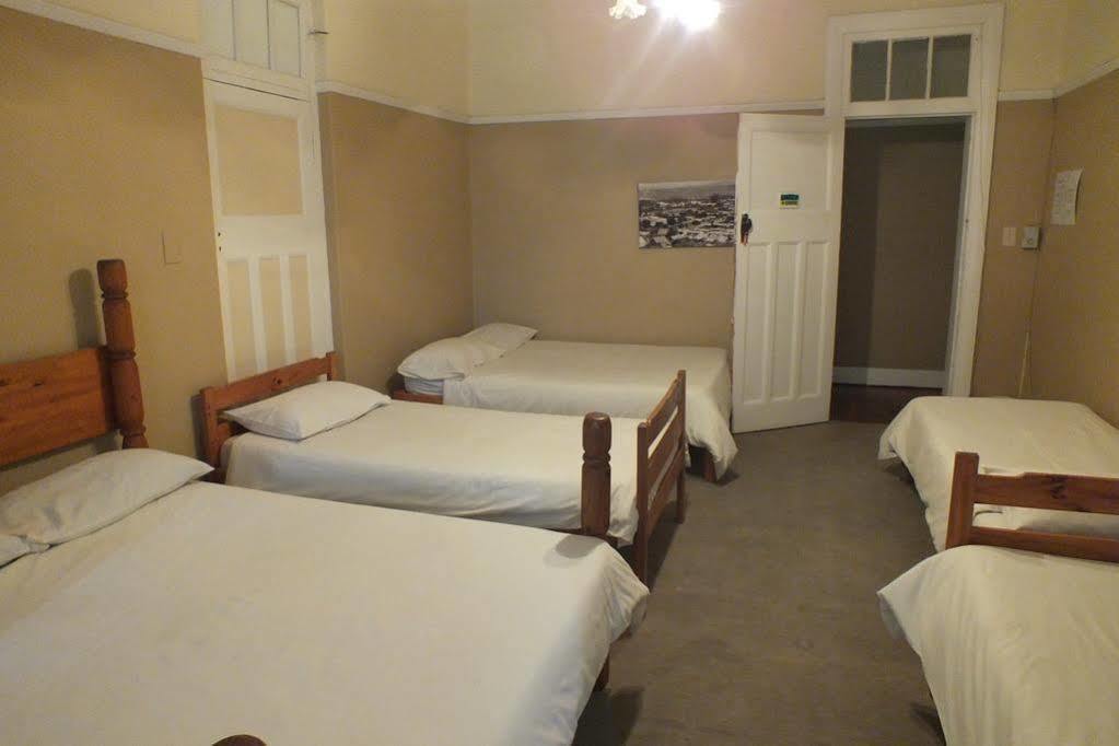 Oasis Shanti Backpackers Oudtshoorn Εξωτερικό φωτογραφία