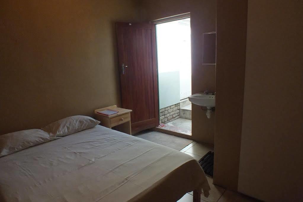 Oasis Shanti Backpackers Oudtshoorn Εξωτερικό φωτογραφία